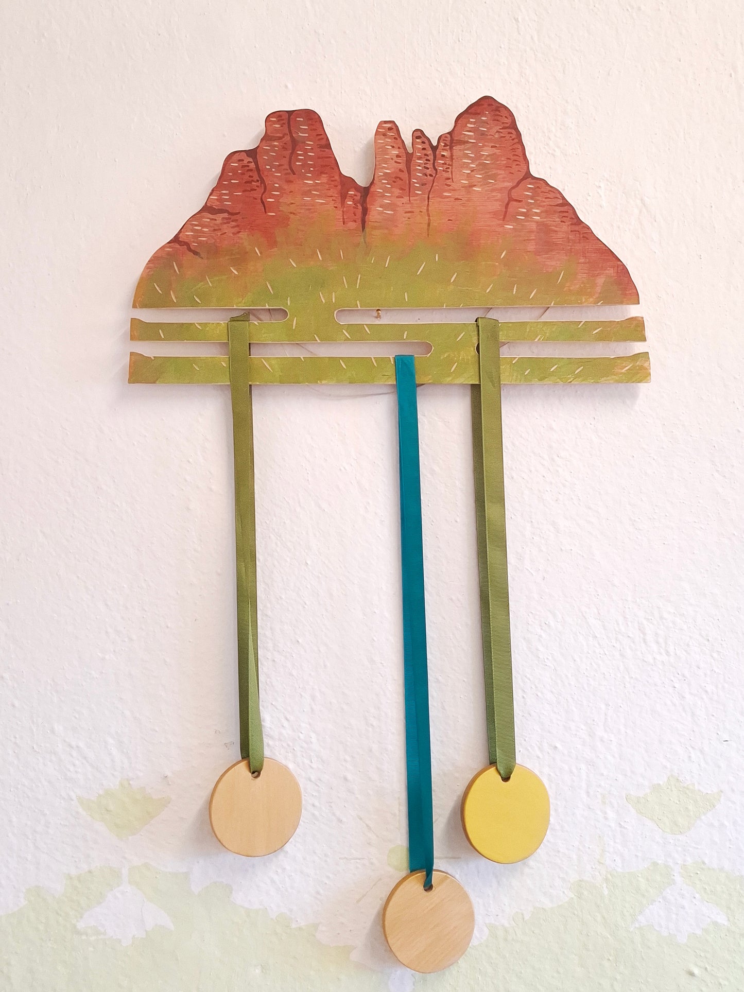 Закачалка за медали планина