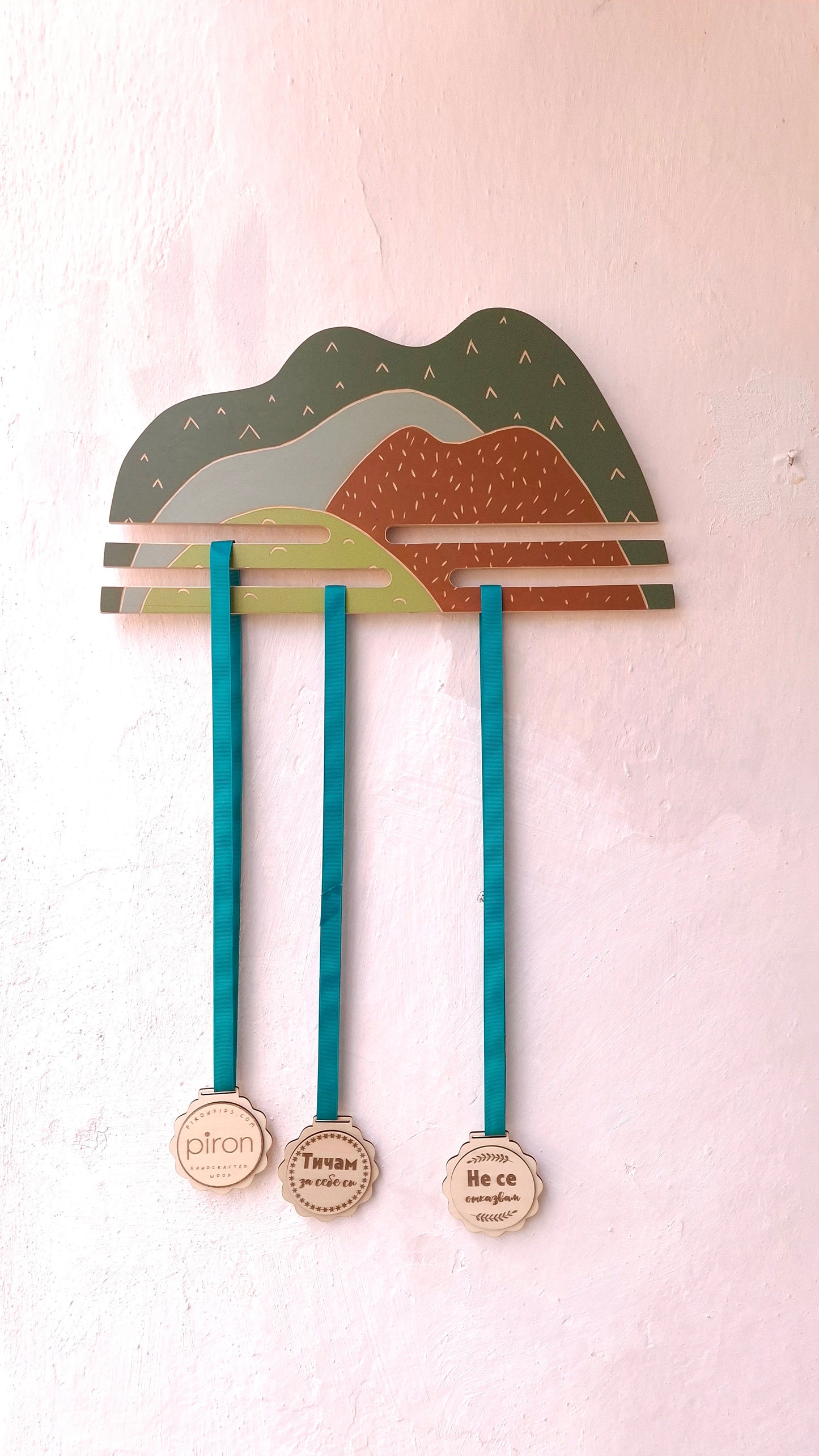 Закачалка за медали планина